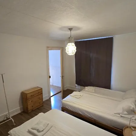 Apartment Cozy 2-bedroom In Vibrant