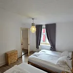 Cozy 2-bedroom In Vibrant شقة