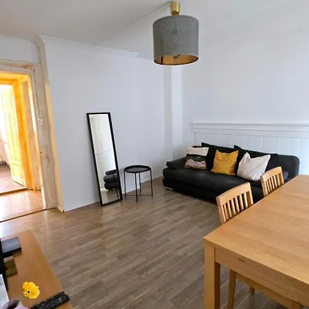 Cozy 2-bedroom In Vibrant *