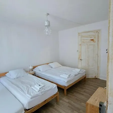 Cozy 2-bedroom In Vibrant *