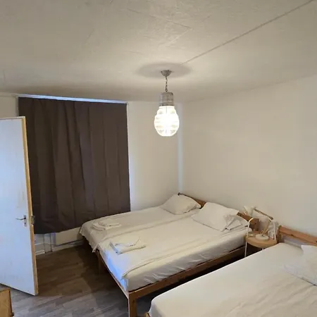 Cozy 2-bedroom In Vibrant *