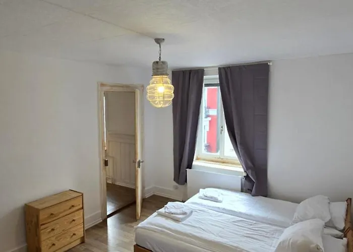 Cozy 2-bedroom In Vibrant Appartamento