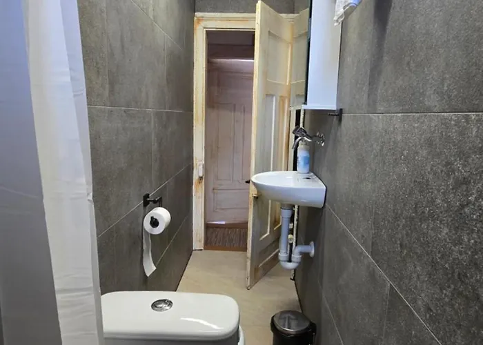 Cozy 2-bedroom In Vibrant *