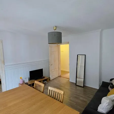 Cozy 2-bedroom In Vibrant *