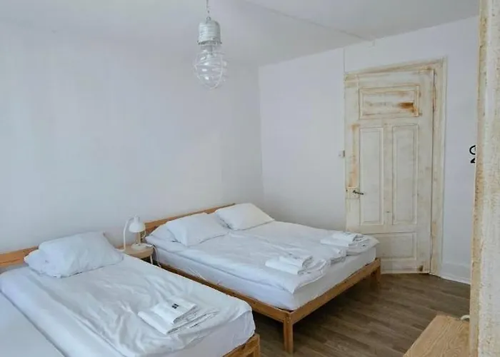 Cozy 2-bedroom In Vibrant *