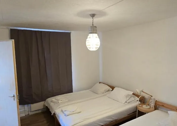 Cozy 2-bedroom In Vibrant *