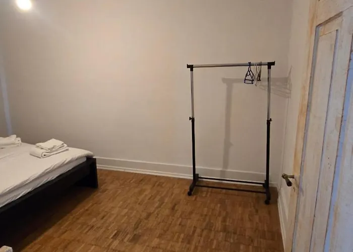 Cozy 2-bedroom In Vibrant Апартаменты *