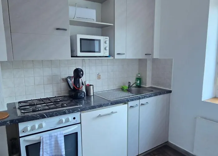 Cozy 2-bedroom In Vibrant * Zürich