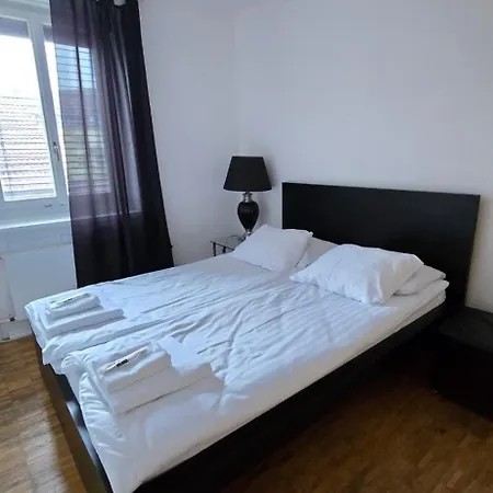 Cozy 2-bedroom In Vibrant דירה