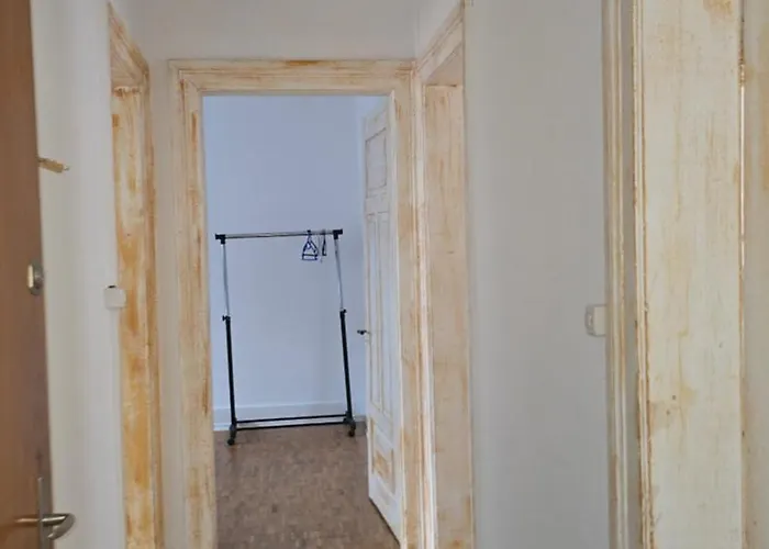 Cozy 2-bedroom In Vibrant Apartman *